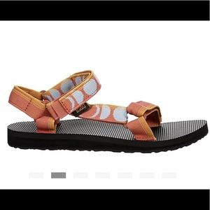 Teva universal outdoor sandal